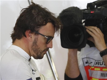 McLaren-Pilot Fernando Alonso schied in Sotschi schon vor dem Start aus. Foto: Pavel Golovkin