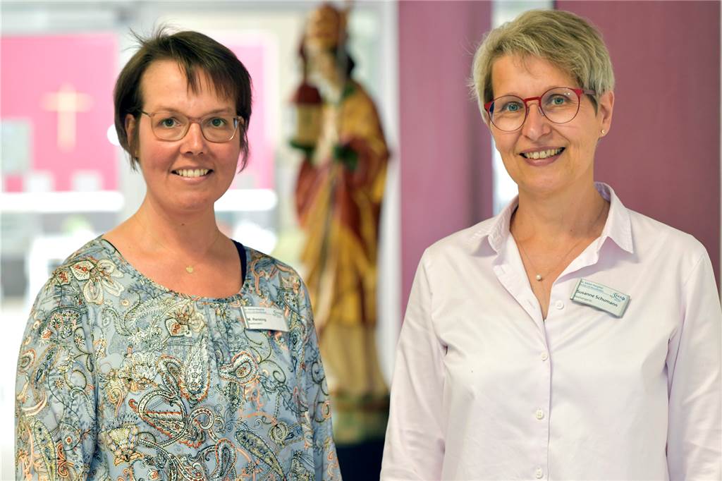 Ehrenamtliche dringend gesucht: „Eine Verbindung zur Welt“ Mechthild Rensing (l.) und Susanne Schumann sind Seelsorgerinnen im Sixtus-Krankenhaus.