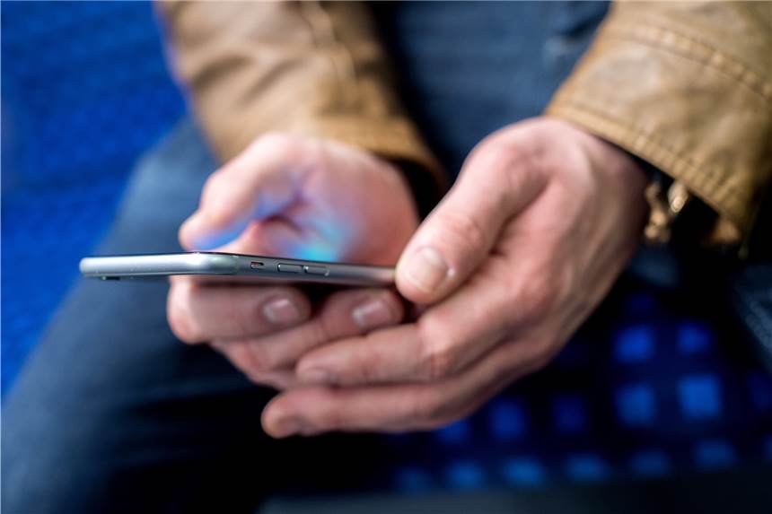 Umfrage: Wie und wo lesen Sie Ihre Nachrichten am liebsten? Was fehlt? Medien-Nutzung auf dem Smartphone.