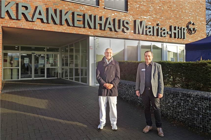 Verstärkung fürs Medizinische Versorgungszentrum Orthopädie Stadtlohn Mediziner Dr. Volker Hofmeister (links) verstärkt das MVZ Stadtlohn; hier mit Verwaltungsleiter Jochen Wensing.