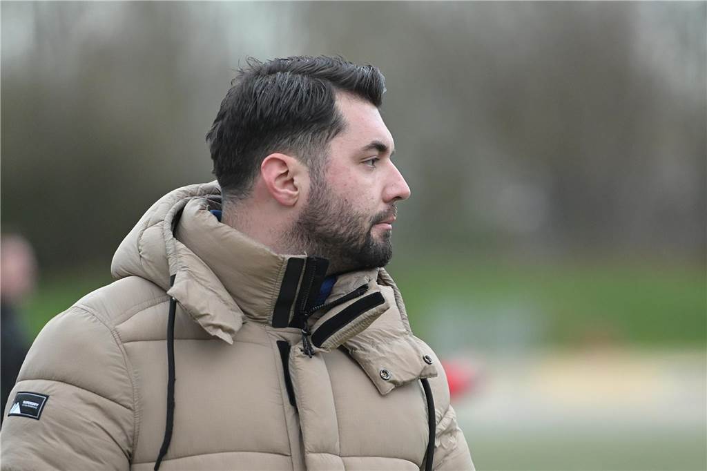Athavan Varathan holt vertraute Gesichter aus Waltrop: Neuer Spieler, neue Jugend-Trainer Mehmet Tosun trainierte kurrzeitig die erste Mannschaft das VfB.