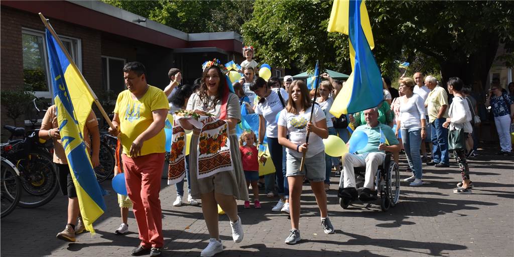 Vreden in Blau und Gelb: Mehr als 100 Ukrainer feiern ihre Unabhängigkeit Mehr als 100 Ukrainerinnen und Ukrainer feierten am 24. August ihren Nationalfeiertag in Vreden.