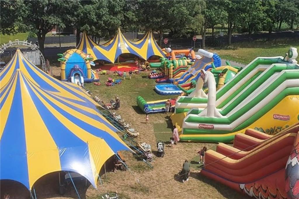 Skippys Kinderwelt zum ersten Mal in Dorsten Mehr als 20 Hüpfburgen und Wasserrutschen werden in Dorsten aufgebaut.