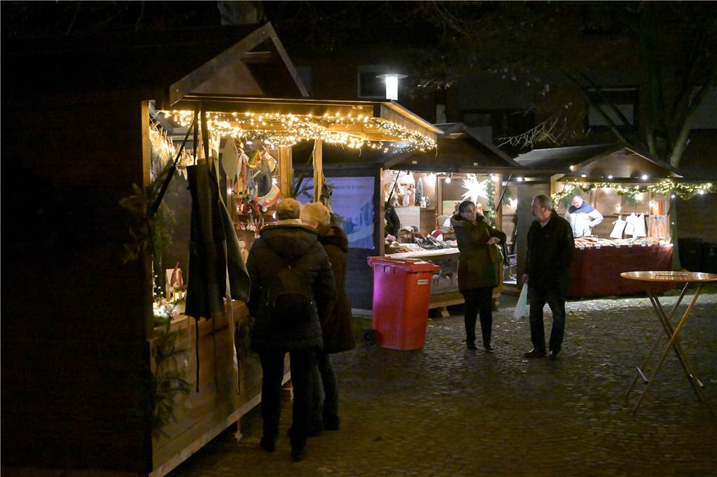 Adventsmarkt in Selm: Viele Bilder vom Auftakt am Freitagabend Mehr als 50 Stände gibt es auf dem Selmer Adventsmarkt.
