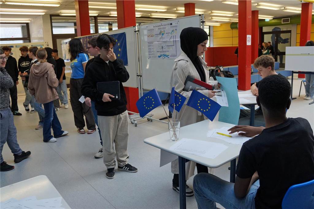 Auch bei Junior-Europawahl liegt AfD auf Rang drei: „Müssen das analysieren“ Wahlraum im Anne-Frank-Gymnasium Werne