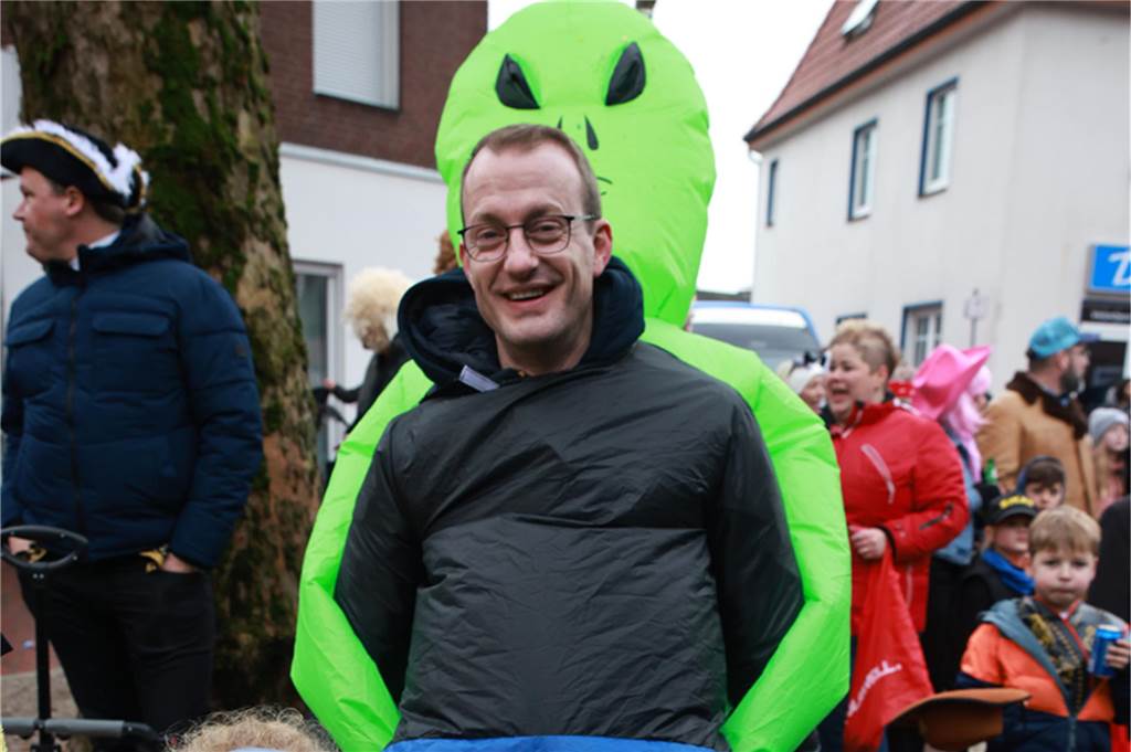 Mehr als 60 Wagen und Fußgruppen zogen durch Stadtlohn.