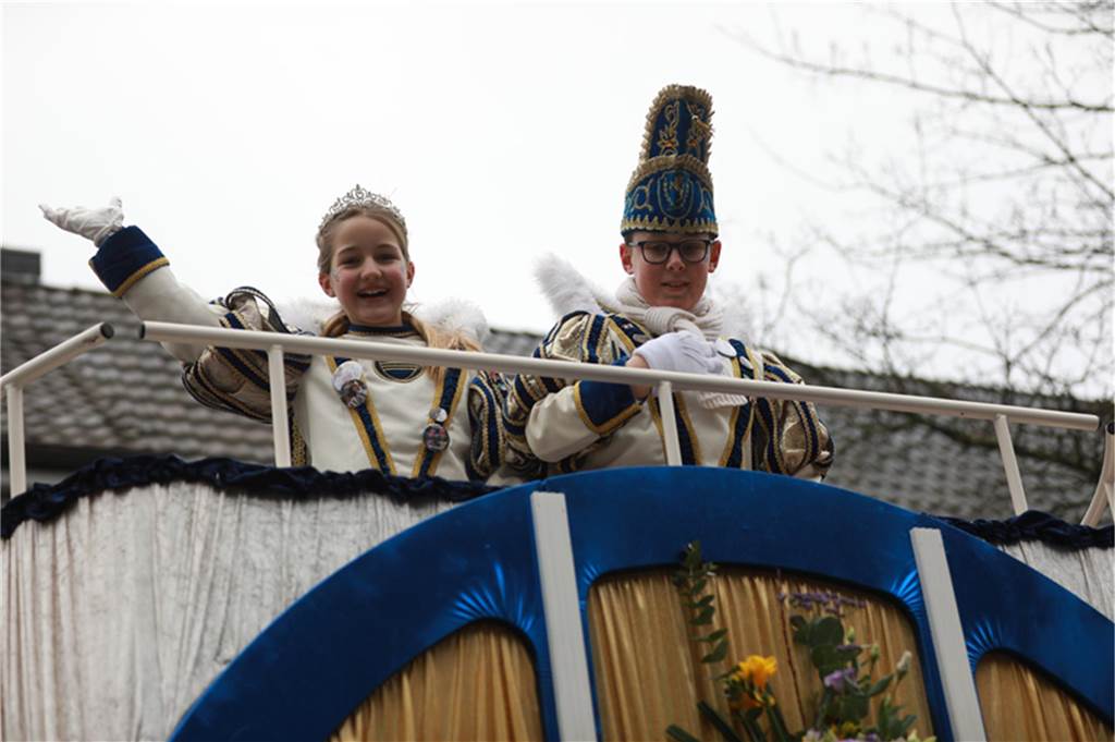 Mehr als 60 Wagen und Fußgruppen zogen durch Stadtlohn.