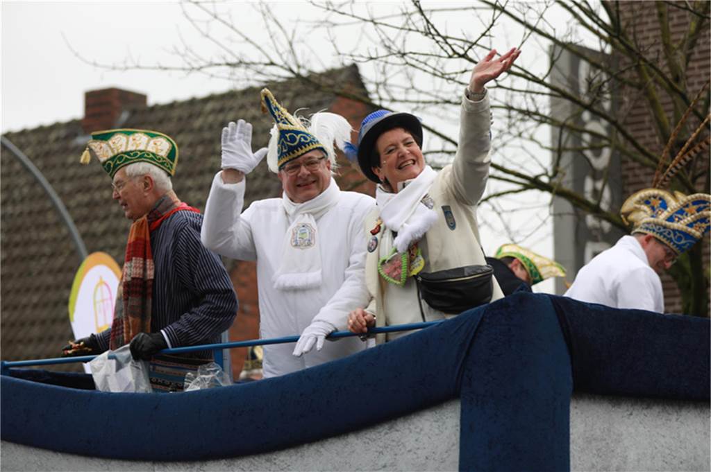 Mehr als 60 Wagen und Fußgruppen zogen durch Stadtlohn.