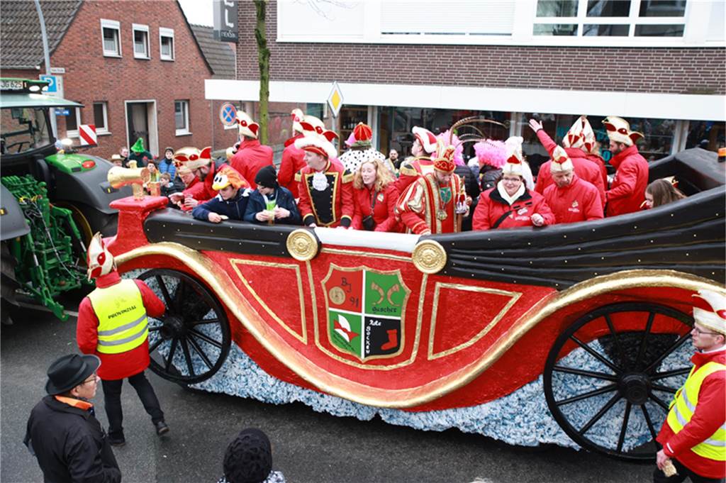Mehr als 60 Wagen und Fußgruppen zogen durch Stadtlohn.