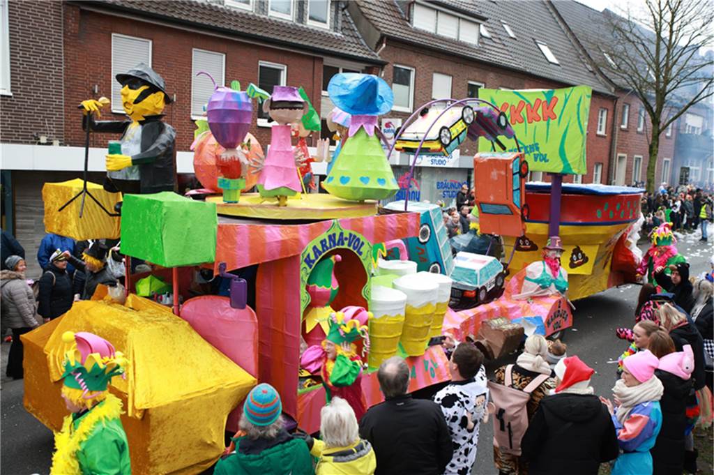 Mehr als 60 Wagen und Fußgruppen zogen durch Stadtlohn.