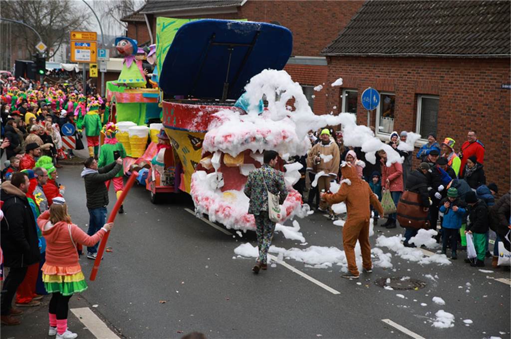 Mehr als 60 Wagen und Fußgruppen zogen durch Stadtlohn.