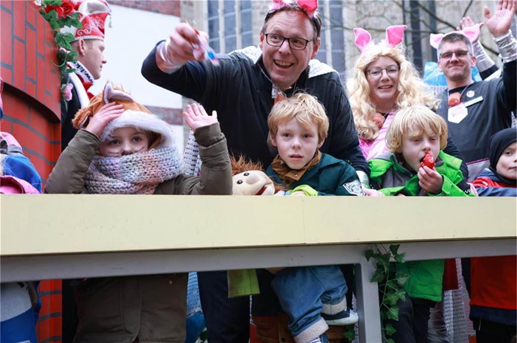 Mehr als 60 Wagen und Fußgruppen zogen durch Stadtlohn.