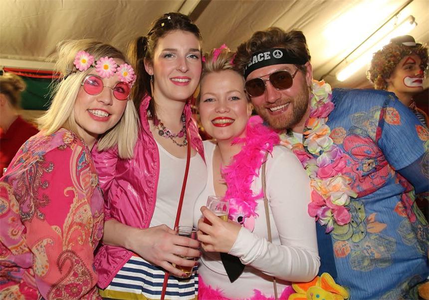 Mehr als 700 Besucher feierten im Festzelt in Raesfeld am Samstagabend eine tolle Party.