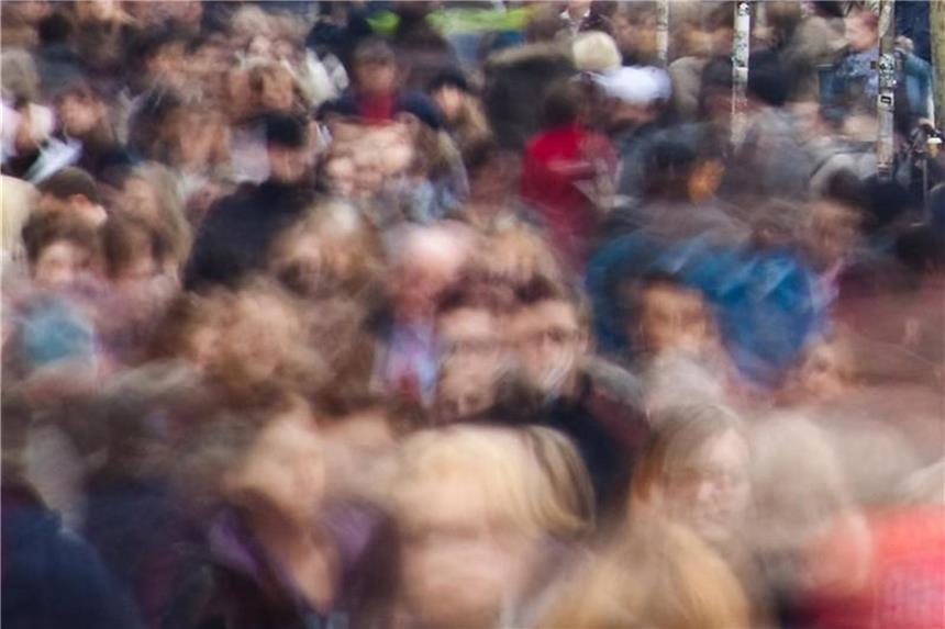 Einwohnerzahl in Deutschland 2016 um 500.000 gestiegen Mehr als die Hälfte aller Zuwanderer hatten einen EU-Pass. Foto: Christoph Schmidt/Archiv