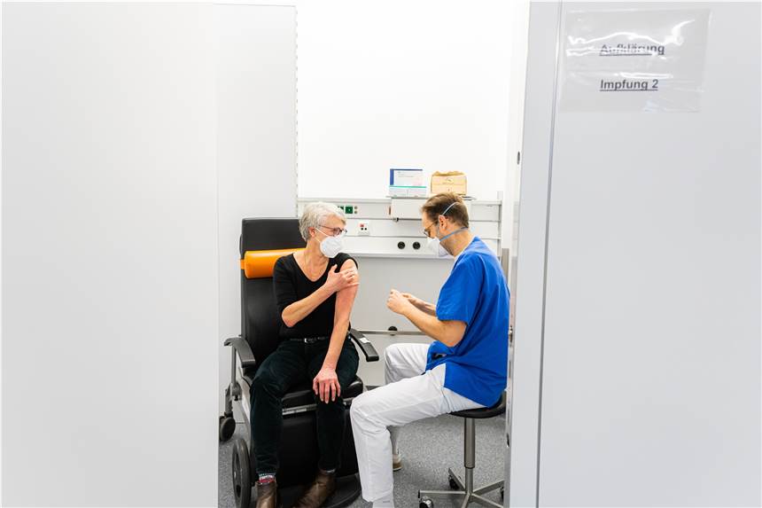 Wann kann ich mich impfen lassen? Online-Tool errechnet möglichen Termin Mehr als eine Million Menschen in Deutschland haben bereits eine Impfung gegen das Coronavirus erhalten.