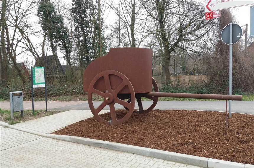 Streitwagen hat nach mehr als 10 Jahren seinen Platz gefunden Mehr als zehn Jahre hat es gedauert, bis der tonnenschwere Streitwagen seinen endgültigen Standort gefunden hat.