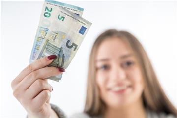 Mehr Geld für Einsteiger: Die Praktikantengehälter sind seit 2010 deutlich gestiegen. Foto: Christin Klose/dpa-tmn