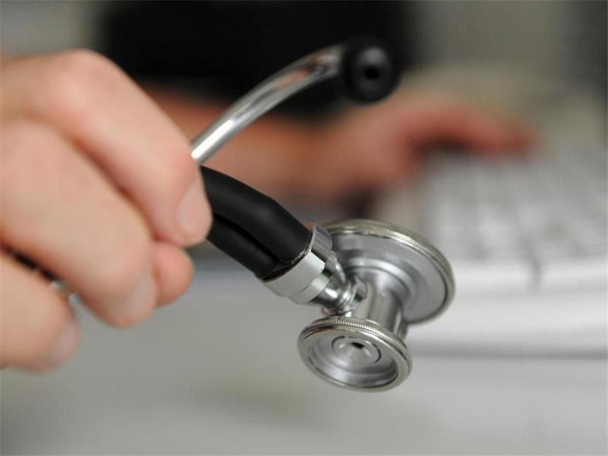 Ärzte weigern sich, Rumänen und Bulgaren zu behandeln Mehrere Ärzte in Dortmund haben offenbar wiederholt Patienten abgewiesen, weil sie aus Rumänien oder Bulgarien kommen.