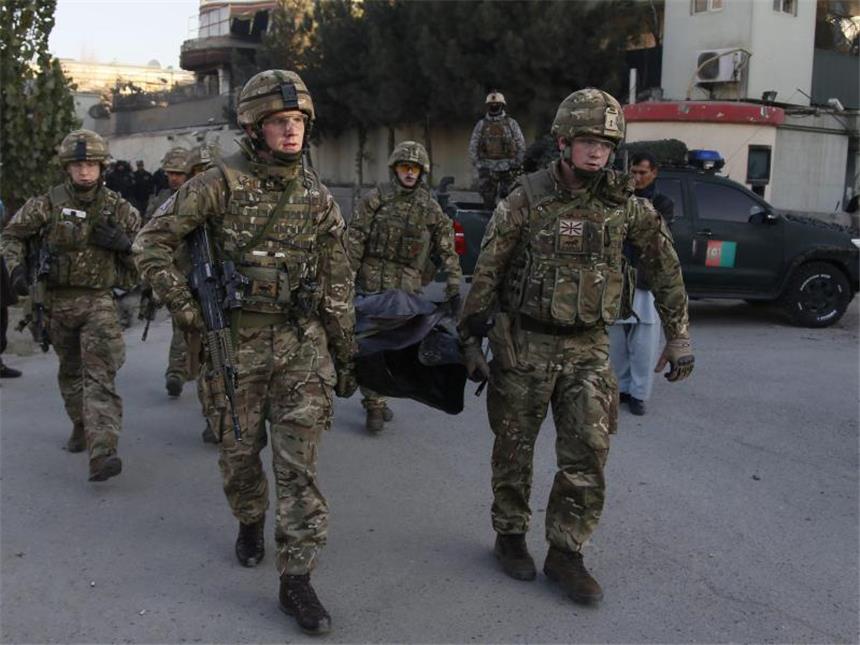 Zehn Tote bei Taliban-Angriff auf spanische Botschaft in Kabul Mehrere britische Soldaten sind am Ort des Geschehens. Foto: Jawad Jalali
