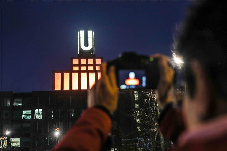 Wichtige Dortmunder Gebäude leuchten orange – um Zeichen zu setzen Mehrere Dortmunder Institutionen und Unternehmen nehmen wieder an „Orange your city“ teil.