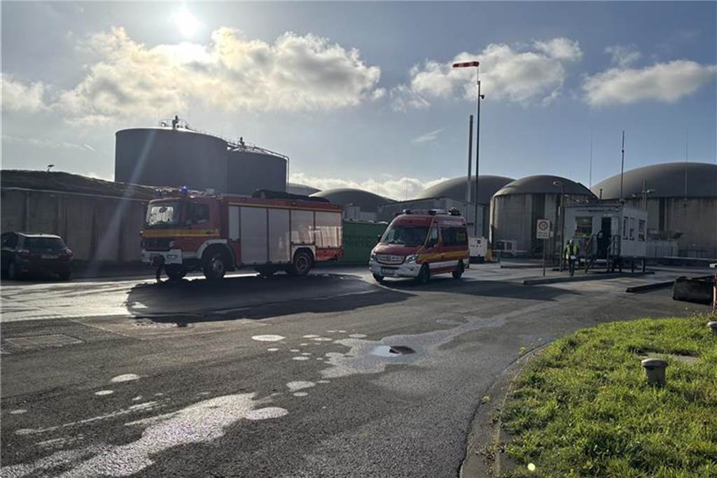 Mehrere Fahrzeuge der Feuerwehr waren im Einsatz