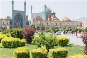 Mehrere Fluggesellschaften fliegen ab Herbst den Iran nicht mehr an. Austrian Airlines hat zum Beispiel seine Flüge in die Stadt Isfahan ab Oktober gestrichen. Foto: Michael Kappeler