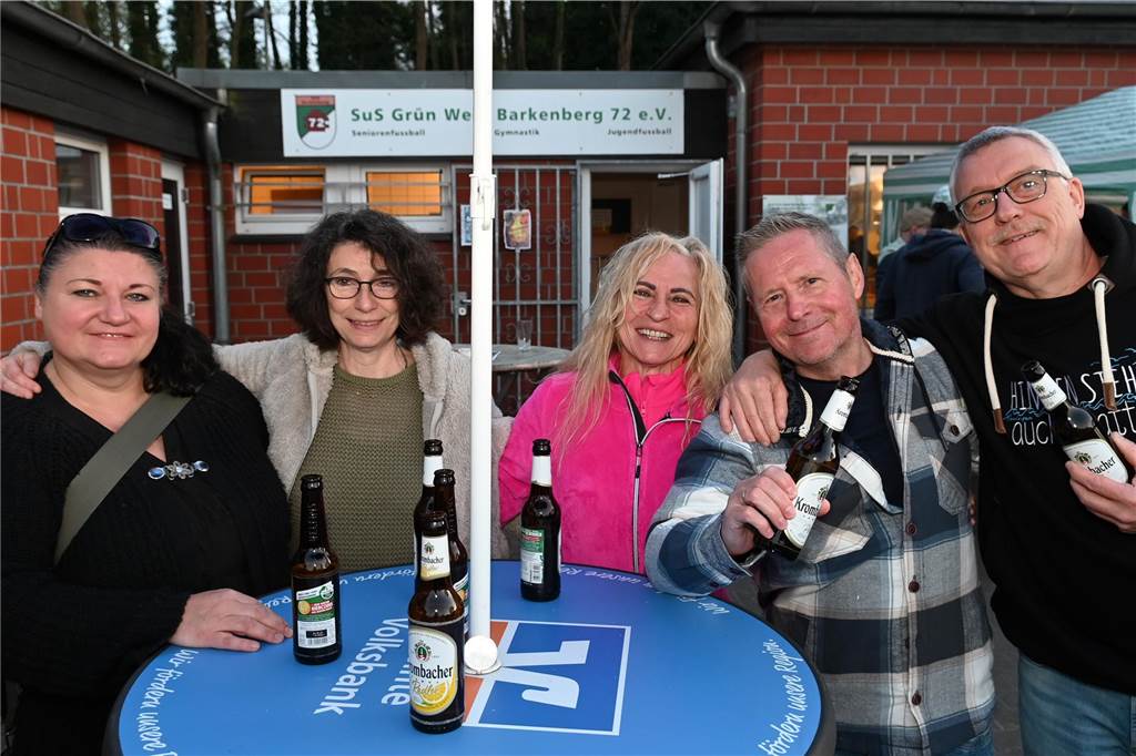 Mehrere hundert Besucherinnen und Besucher kamen zum Familien-Ostertreffen auf die Sportanlage Midlicher Kamp in Wulfen-Barkenberg.