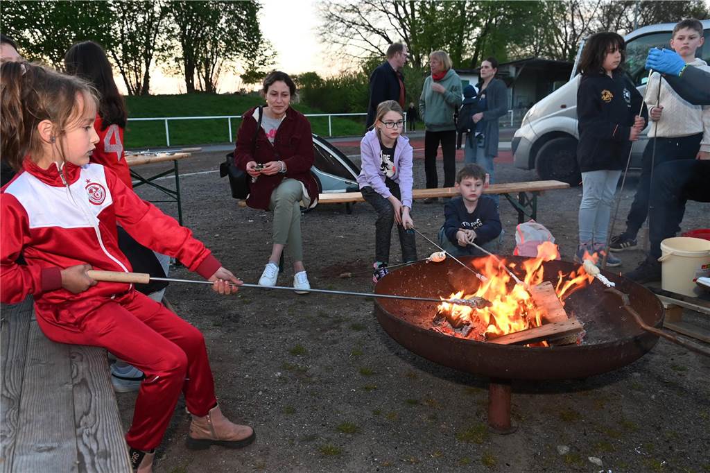Mehrere hundert Besucherinnen und Besucher kamen zum Familien-Ostertreffen auf die Sportanlage Midlicher Kamp in Wulfen-Barkenberg.