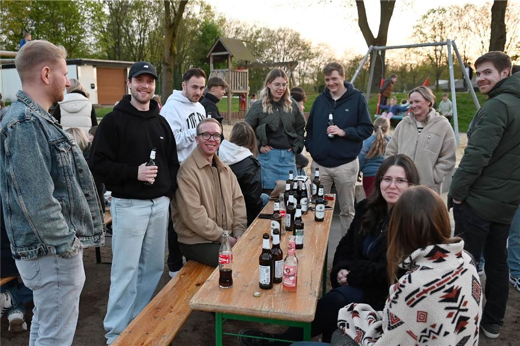 Mehrere hundert Besucherinnen und Besucher kamen zum Familien-Ostertreffen auf die Sportanlage Midlicher Kamp in Wulfen-Barkenberg.