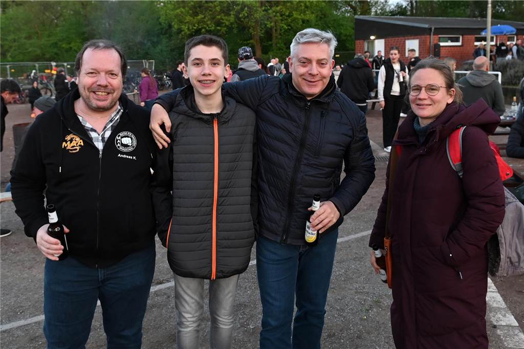 Mehrere hundert Besucherinnen und Besucher kamen zum Familien-Ostertreffen auf die Sportanlage Midlicher Kamp in Wulfen-Barkenberg.