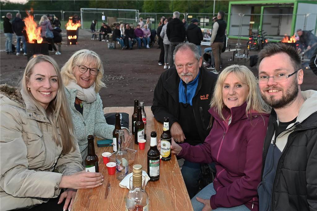 Mehrere hundert Besucherinnen und Besucher kamen zum Familien-Ostertreffen auf die Sportanlage Midlicher Kamp in Wulfen-Barkenberg.