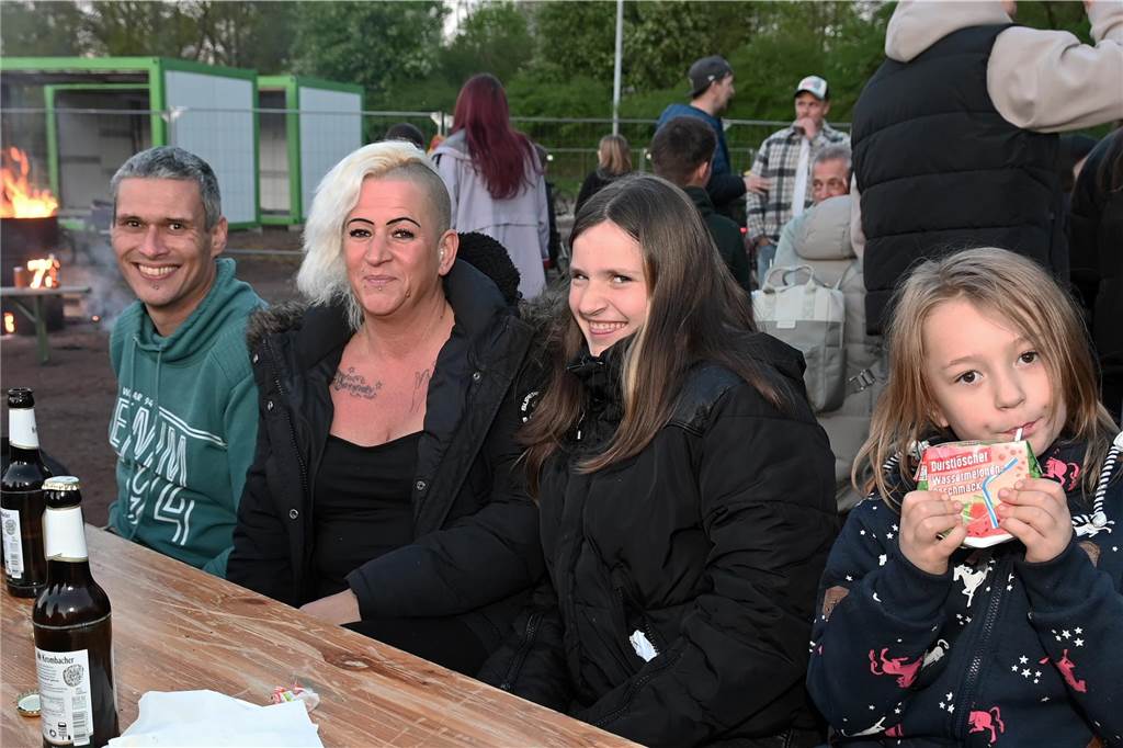 Mehrere hundert Besucherinnen und Besucher kamen zum Familien-Ostertreffen auf die Sportanlage Midlicher Kamp in Wulfen-Barkenberg.