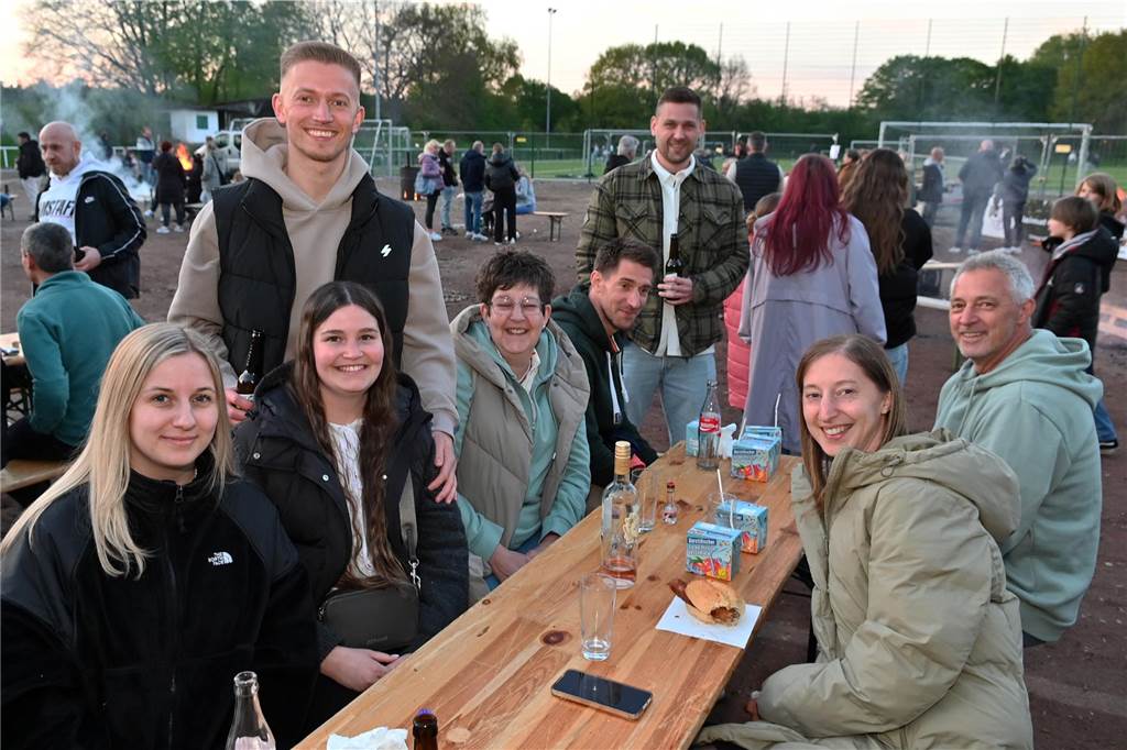 Mehrere hundert Besucherinnen und Besucher kamen zum Familien-Ostertreffen auf die Sportanlage Midlicher Kamp in Wulfen-Barkenberg.