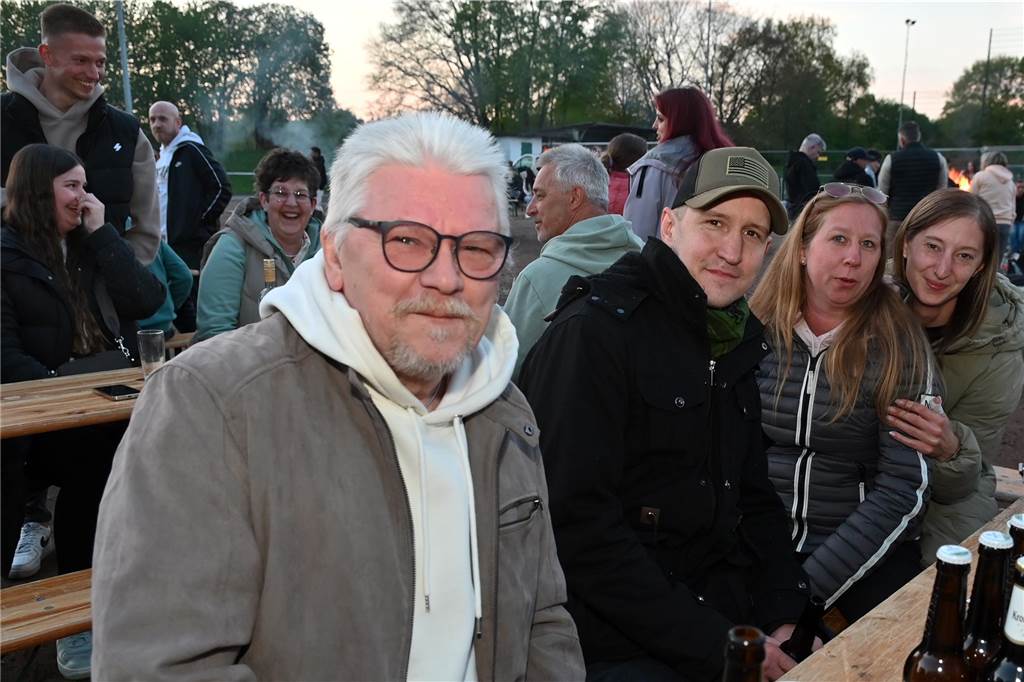 Mehrere hundert Besucherinnen und Besucher kamen zum Familien-Ostertreffen auf die Sportanlage Midlicher Kamp in Wulfen-Barkenberg.