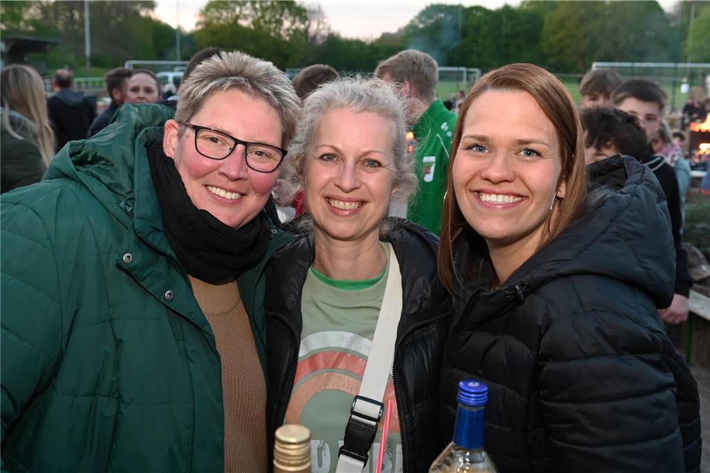 Mehrere hundert Besucherinnen und Besucher kamen zum Familien-Ostertreffen auf die Sportanlage Midlicher Kamp in Wulfen-Barkenberg.