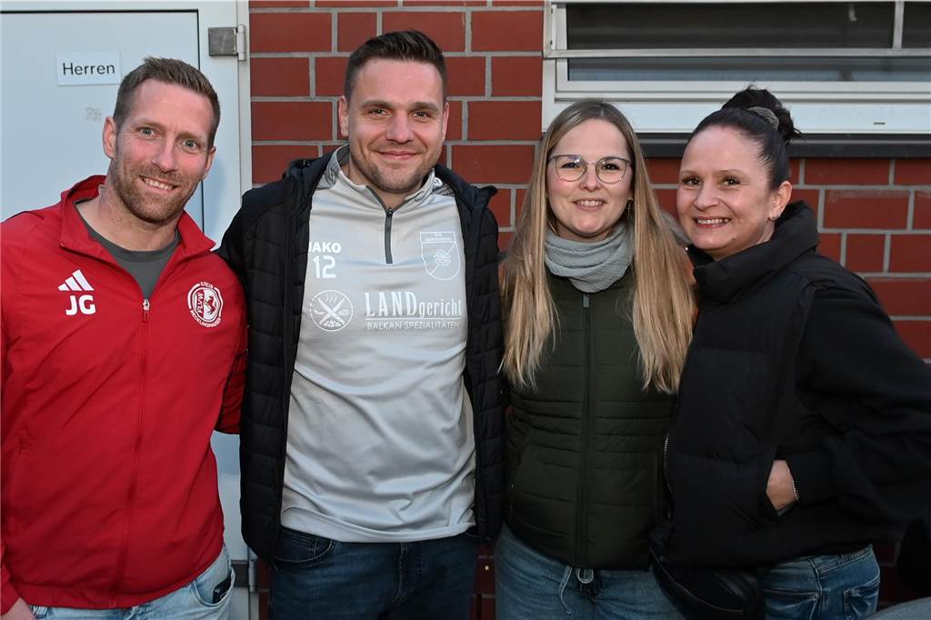 Mehrere hundert Besucherinnen und Besucher kamen zum Familien-Ostertreffen auf die Sportanlage Midlicher Kamp in Wulfen-Barkenberg.