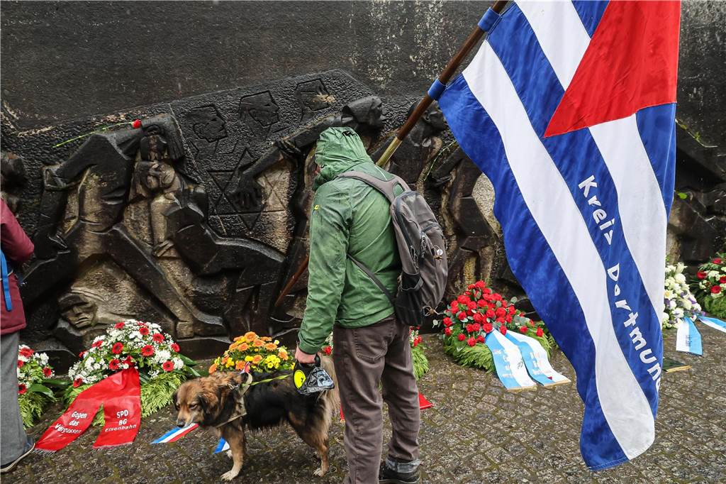Mehrere Hundert Menschen gedachten in der Bittermark der Opfer des Nationalsozialismus.
