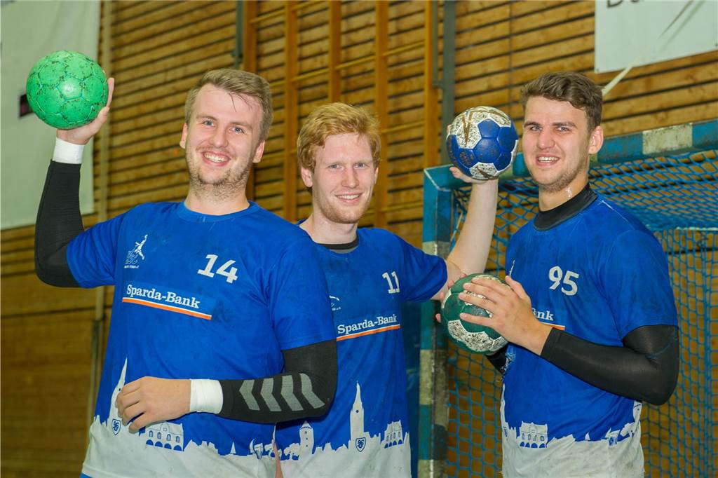 „Wenn nicht jetzt, wann dann?“: Henning Schrief zieht es bald für lange Zeit ins Ausland Mehrere Jahre spielten mit (v.l.) Philipp, Julian und Henning drei Schriefs in der ersten Mannschaft des HSC Haltern-Sythen. Nun sind es immerhin wieder zwei: Julian und Henning.