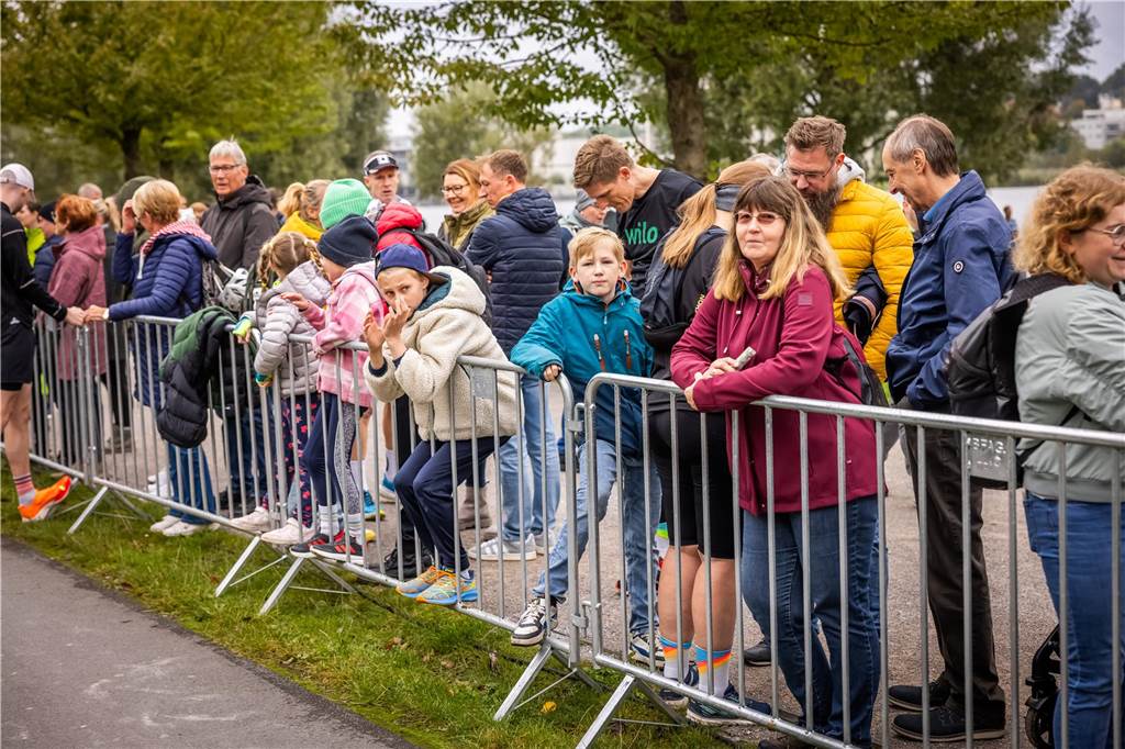 Mehrere Tausend Zuschauer feuerten die Läuferinnen und Läufer beim Sparkassen-Phoenix-Halbmarathon am 3. Oktober an.