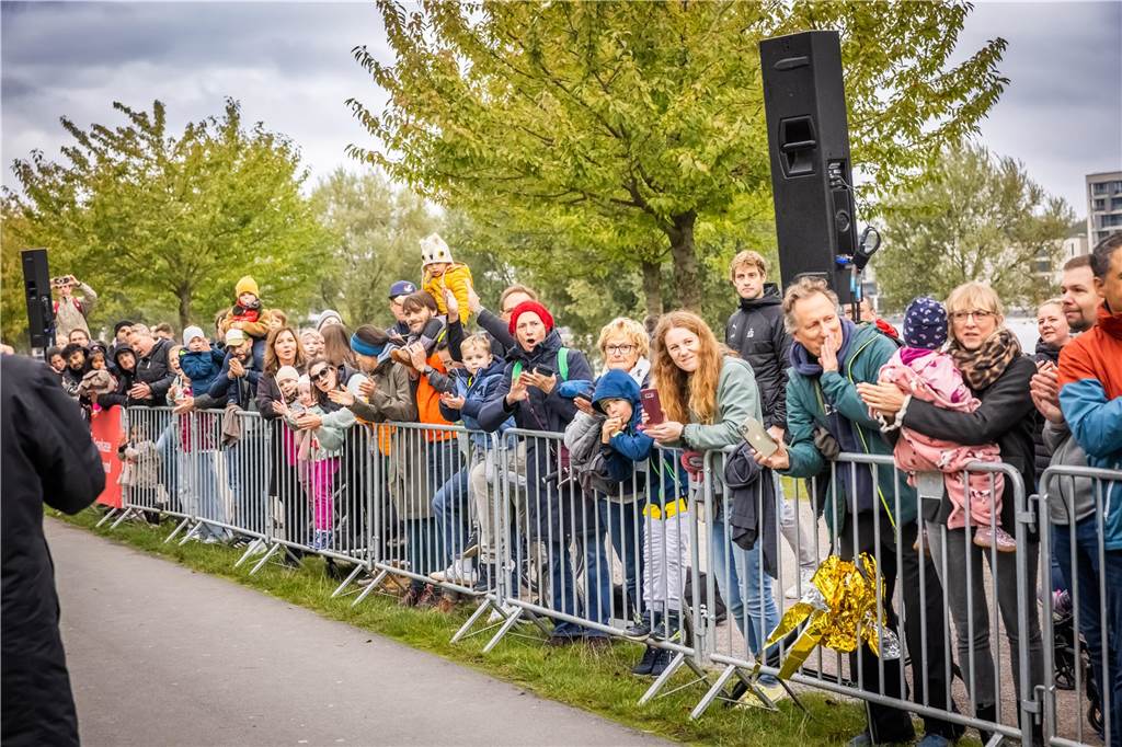 Mehrere Tausend Zuschauer feuerten die Läuferinnen und Läufer beim Sparkassen-Phoenix-Halbmarathon am 3. Oktober an.