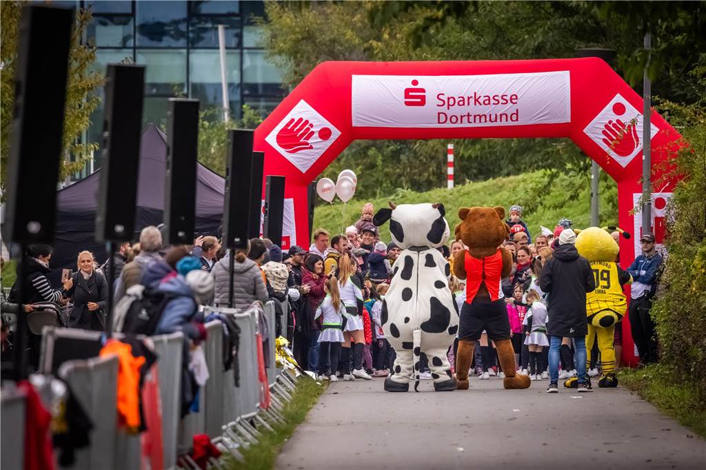 Mehrere Tausend Zuschauer feuerten die Läuferinnen und Läufer beim Sparkassen-Phoenix-Halbmarathon am 3. Oktober an.