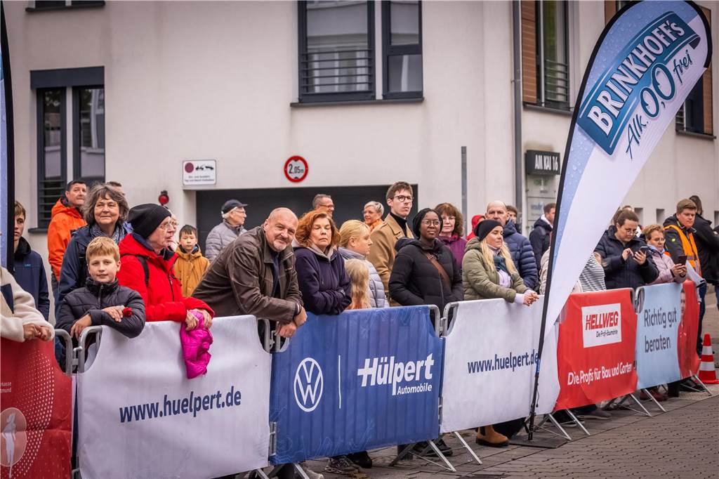 Mehrere Tausend Zuschauer feuerten die Läuferinnen und Läufer beim Sparkassen-Phoenix-Halbmarathon am 3. Oktober an.