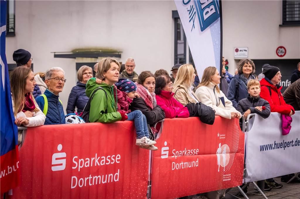 Mehrere Tausend Zuschauer feuerten die Läuferinnen und Läufer beim Sparkassen-Phoenix-Halbmarathon am 3. Oktober an.