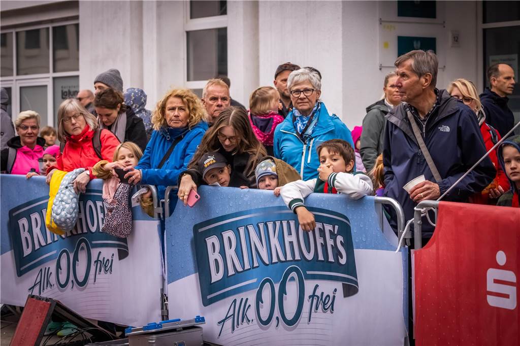 Mehrere Tausend Zuschauer feuerten die Läuferinnen und Läufer beim Sparkassen-Phoenix-Halbmarathon am 3. Oktober an.