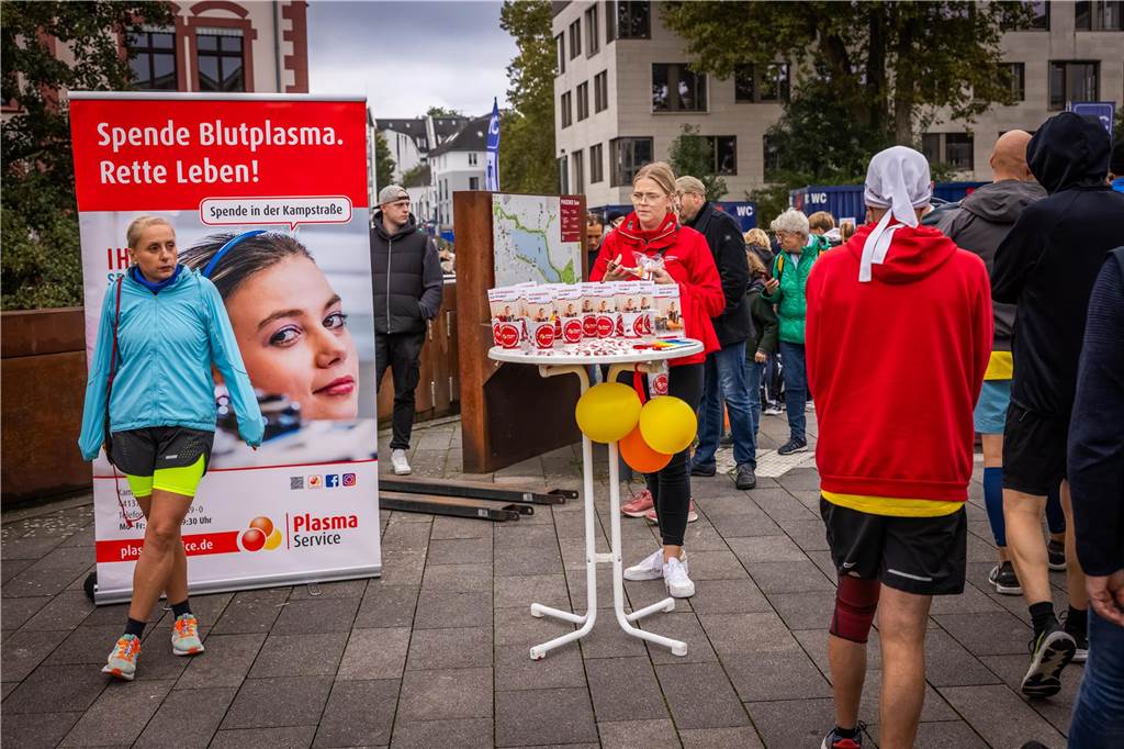Mehrere Tausend Zuschauer feuerten die Läuferinnen und Läufer beim Sparkassen-Phoenix-Halbmarathon am 3. Oktober an.