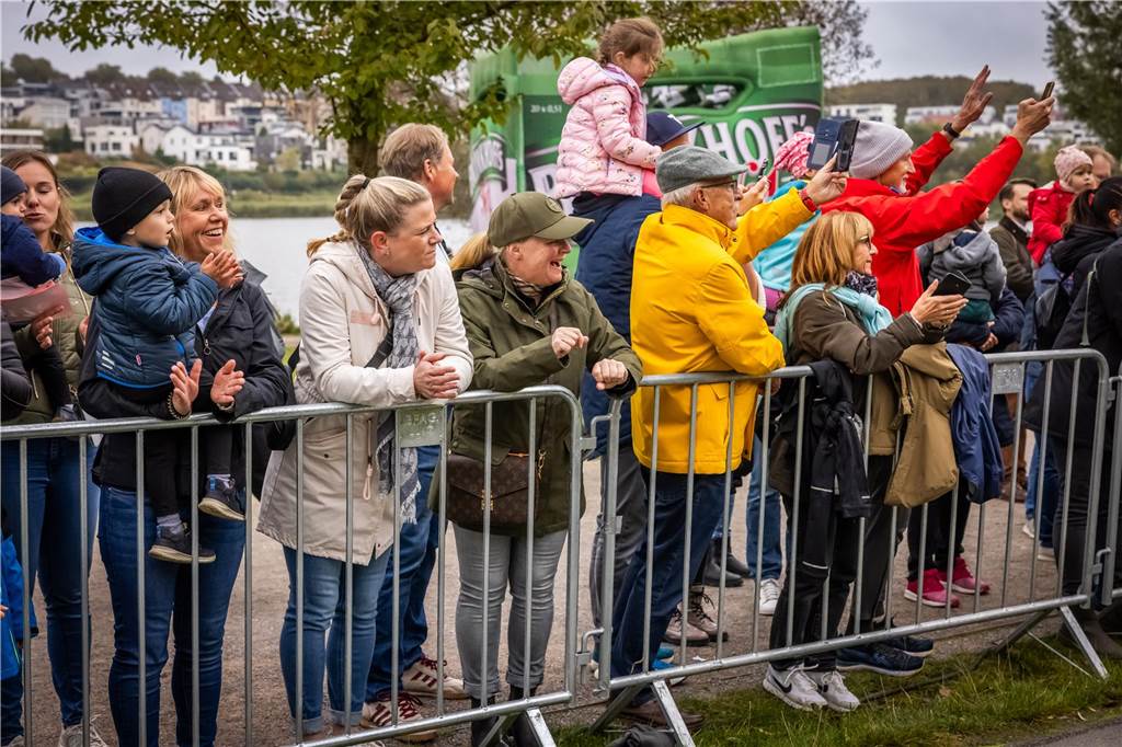 Mehrere Tausend Zuschauer feuerten die Läuferinnen und Läufer beim Sparkassen-Phoenix-Halbmarathon am 3. Oktober an.