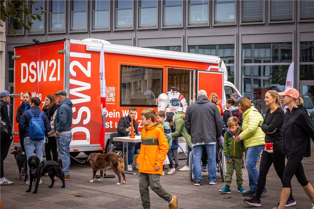 Mehrere Tausend Zuschauer feuerten die Läuferinnen und Läufer beim Sparkassen-Phoenix-Halbmarathon am 3. Oktober an.