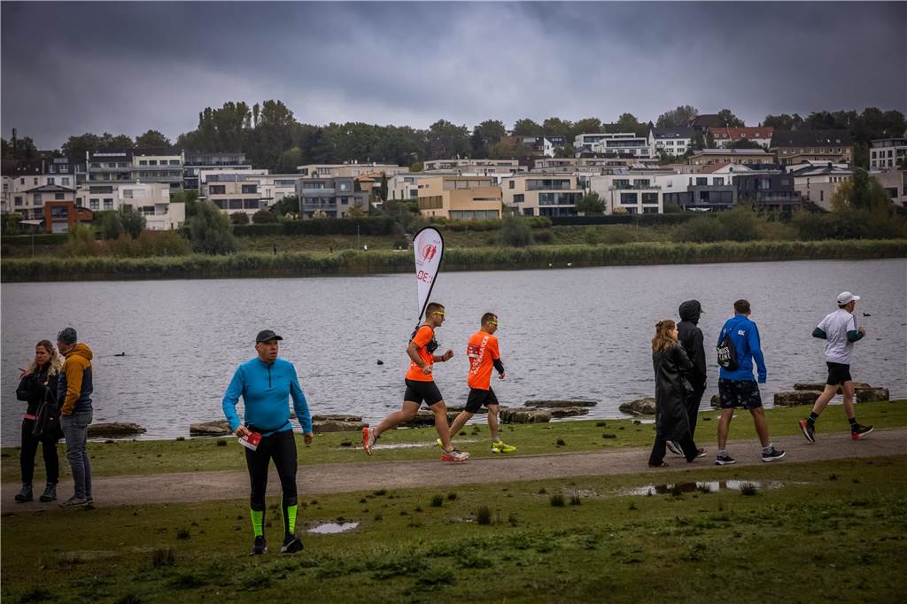 Mehrere Tausend Zuschauer feuerten die Läuferinnen und Läufer beim Sparkassen-Phoenix-Halbmarathon am 3. Oktober an.