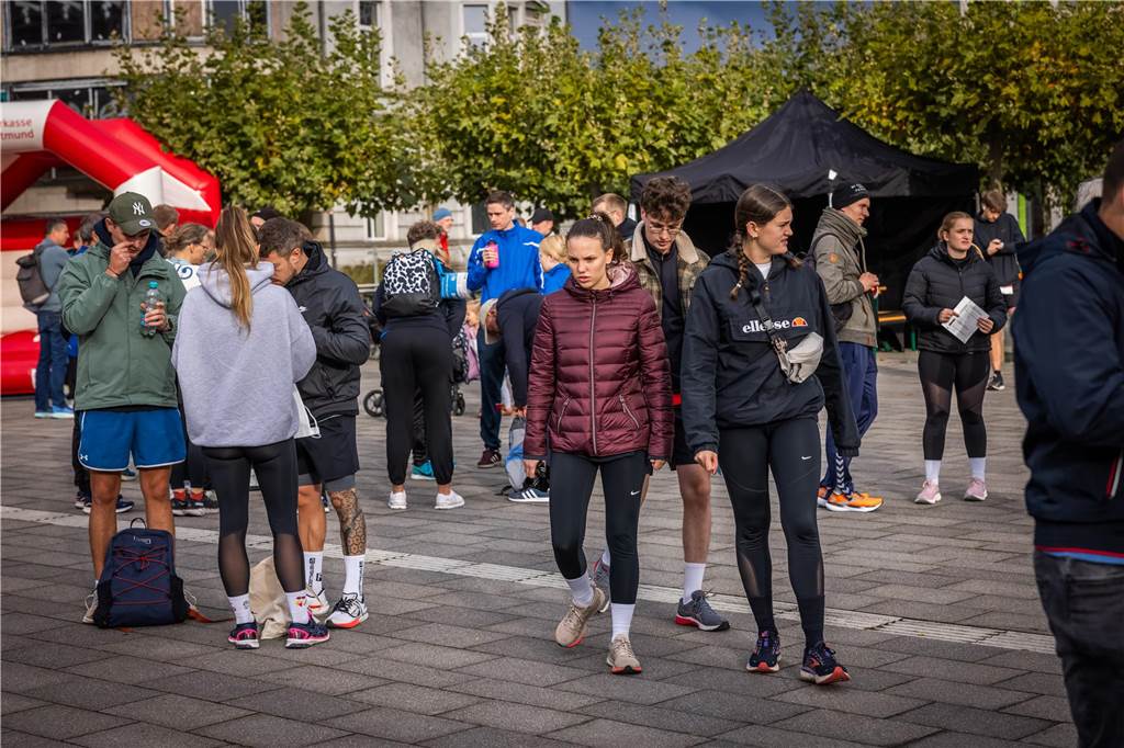 Mehrere Tausend Zuschauer feuerten die Läuferinnen und Läufer beim Sparkassen-Phoenix-Halbmarathon am 3. Oktober an.