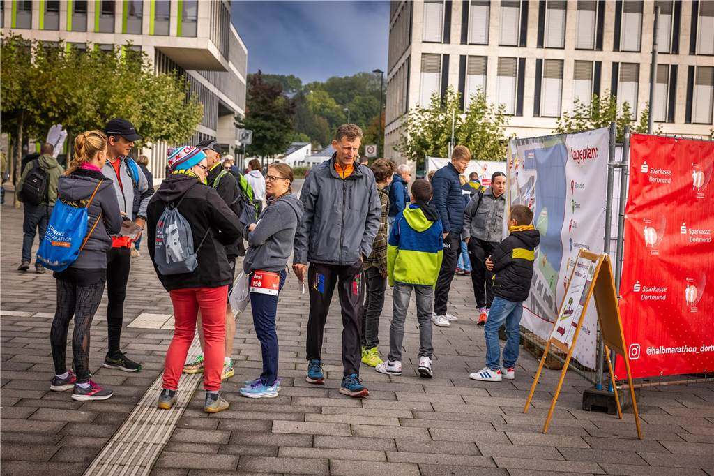 Mehrere Tausend Zuschauer feuerten die Läuferinnen und Läufer beim Sparkassen-Phoenix-Halbmarathon am 3. Oktober an.